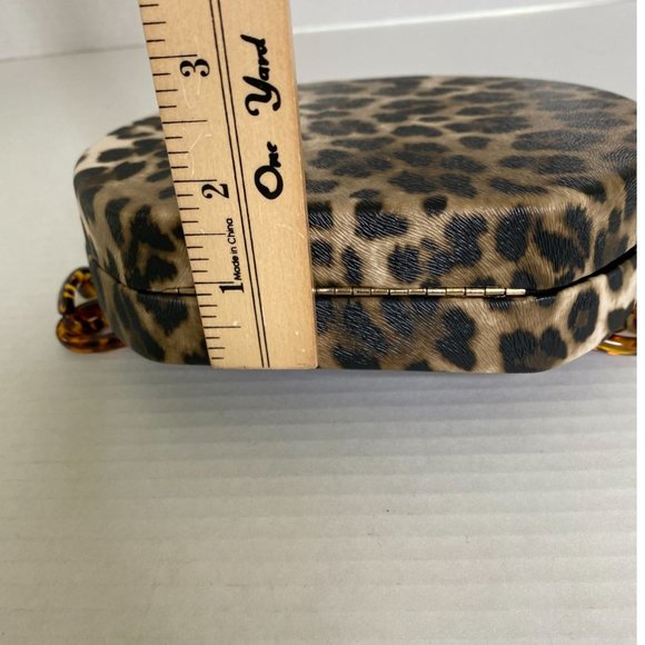 Womens Small Hard Shell Leopard Faux Leather purse with Tortoise Resin Link Hand - Picture 4 of 8